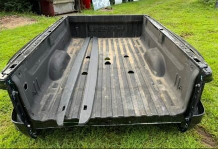 2007-2013 Chevrolet Silverado / GMC Sierra 3500 HD 8' Dually Bed - Image 3