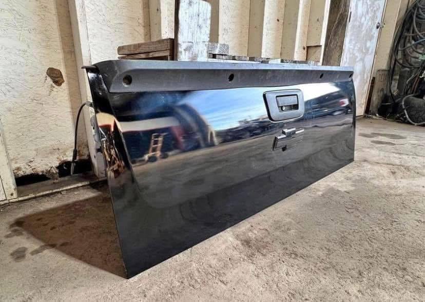2007-2013 Chevrolet Silverado / GMC Sierra 1500 2500 3500 HD Tailgate